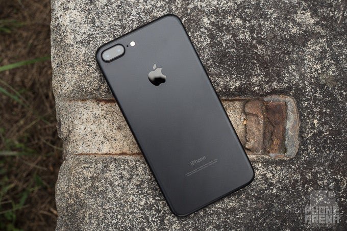 Exploring the iPhone 7 Plus: A Big and Powerful Smartphone 1 iPhone 7 Plus